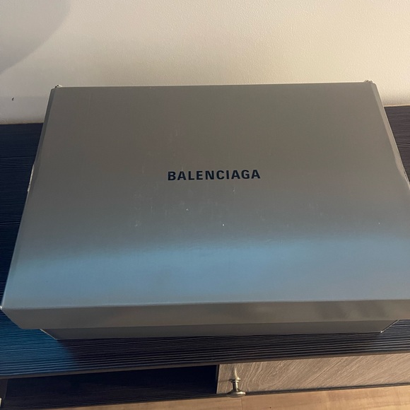 Balenciaga Triple S Sneaker - Picture 1 of 4